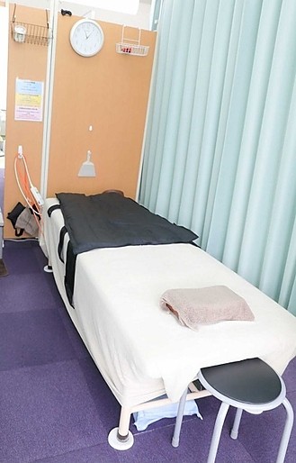斉藤整体院、院内のようす。受付、施術スペース